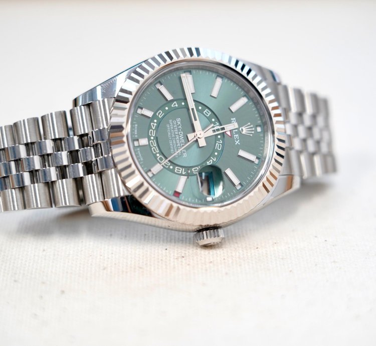 Rolex Sky-dweller 2024 Rolex Sky Dweller 42m Green Dial 336934