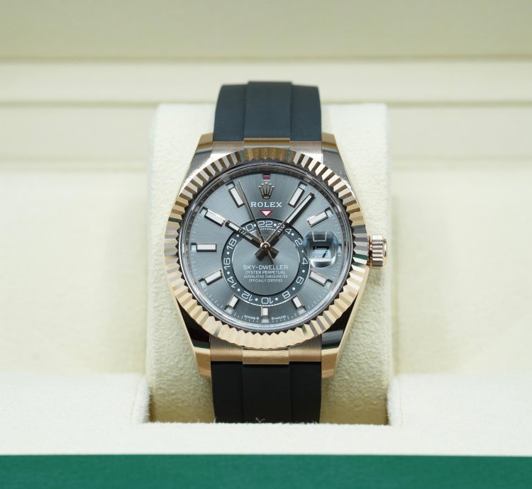 Rolex Sky-dweller 2024 Rose Gold Sky-dweller Oysterflex Rhodium Dial Unworn Box Papers 336235
