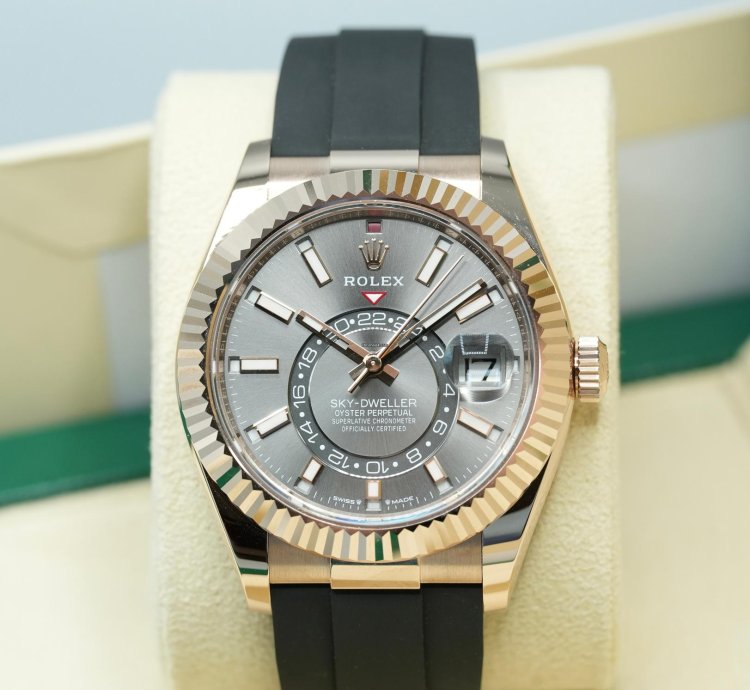 Rolex Sky-dweller 2024 Rose Gold Sky-dweller Oysterflex Rhodium Dial Unworn Box Papers 336235