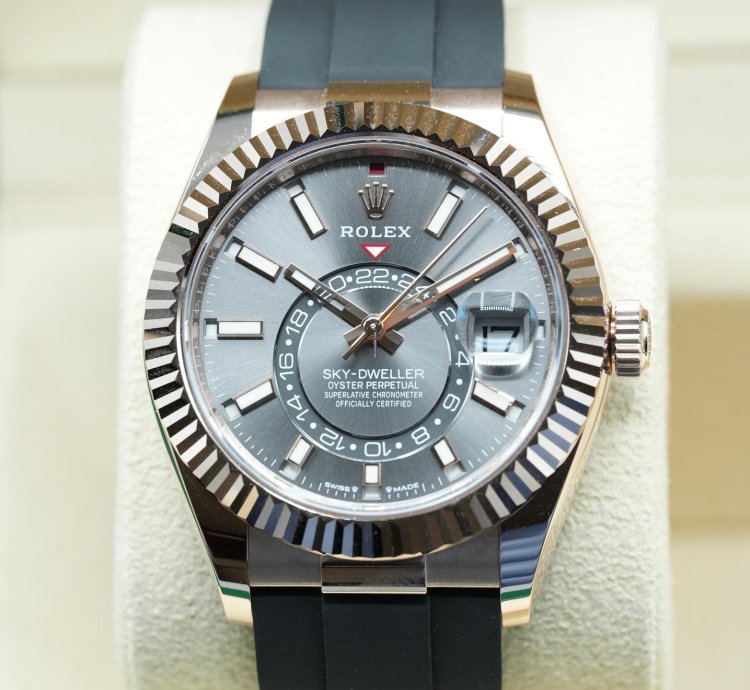Rolex Sky-dweller 2024 Rose Gold Sky-dweller Oysterflex Rhodium Dial Unworn Box Papers 336235