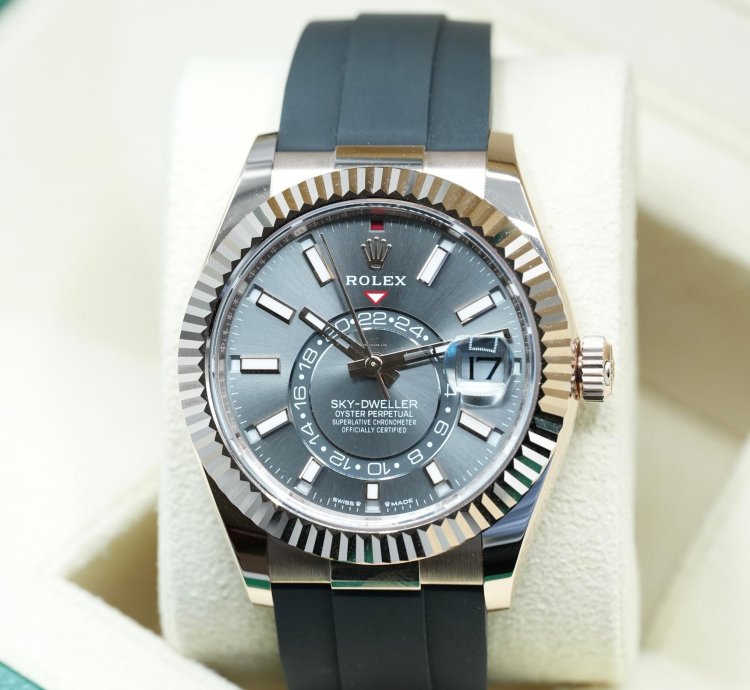 Rolex Sky-dweller 2024 Rose Gold Sky-dweller Oysterflex Rhodium Dial Unworn Box Papers 336235