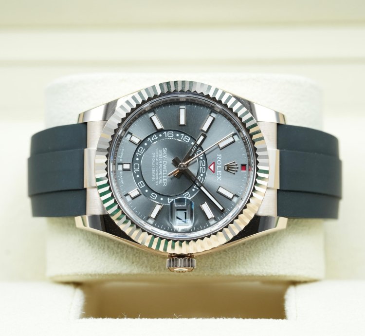 Rolex Sky-dweller 2024 Rose Gold Sky-dweller Oysterflex Rhodium Dial Unworn Box Papers 336235