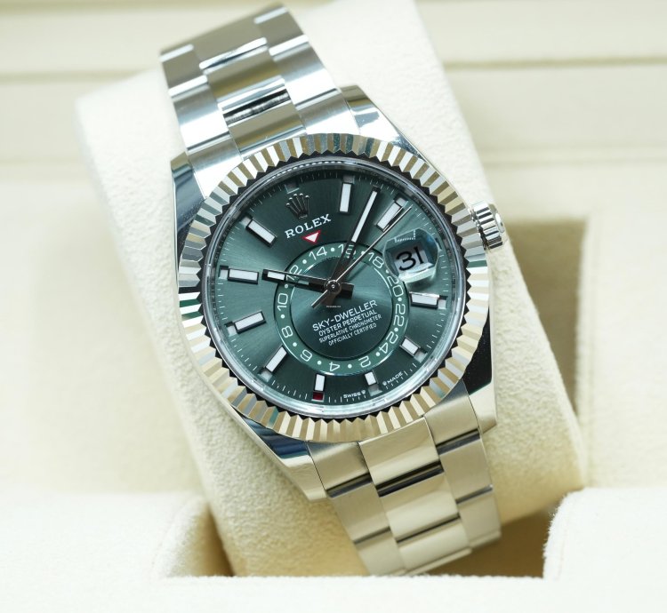 Rolex Sky-dweller 2024 Steel Sky-dweller Green Dial Unworn Box And Papers 336934