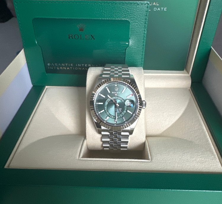 Rolex Sky-dweller 2025 Full Set Unworn
