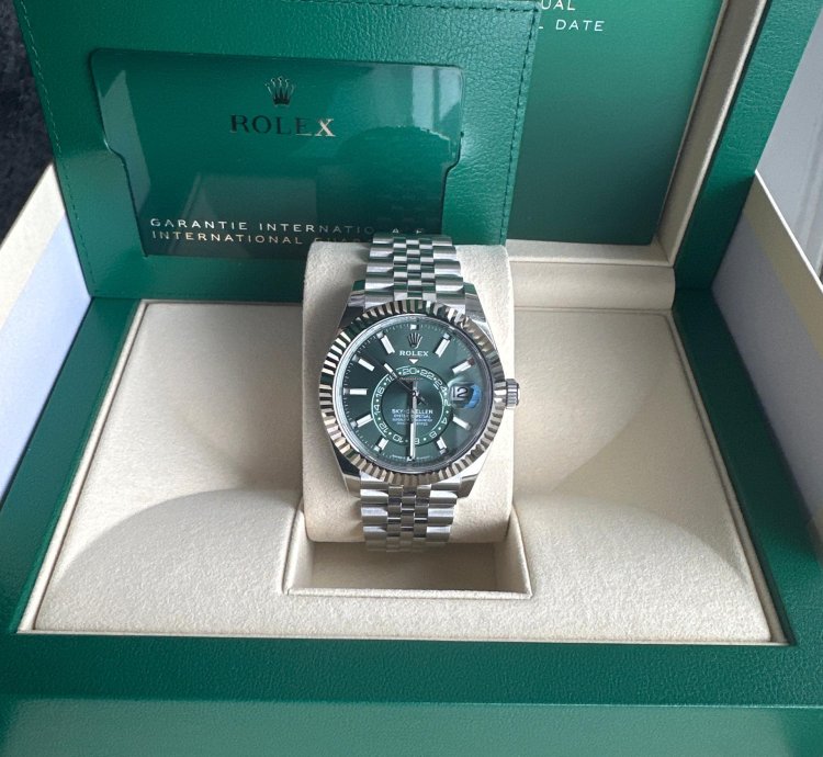 Rolex Sky-dweller 2025 Full Set Unworn
