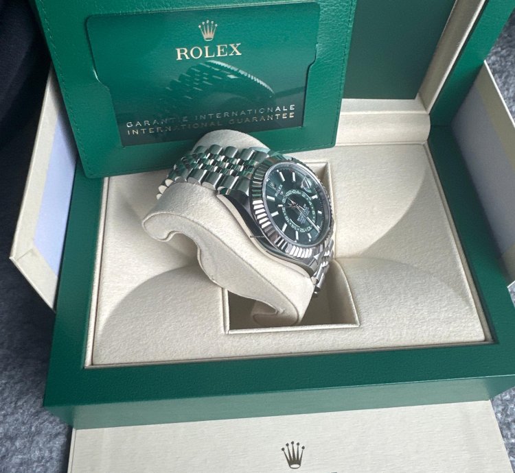Rolex Sky-dweller 2025 Full Set Unworn