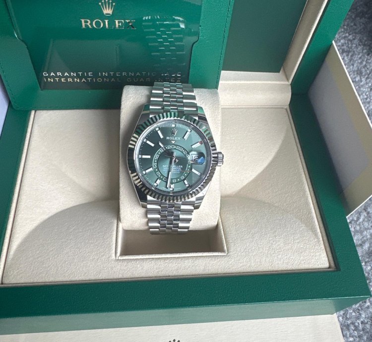 Rolex Sky-dweller 2025 Full Set Unworn