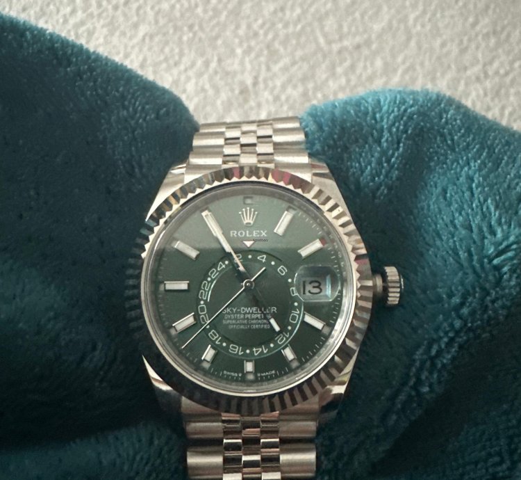 Rolex Sky-dweller 2025 Full Set Unworn