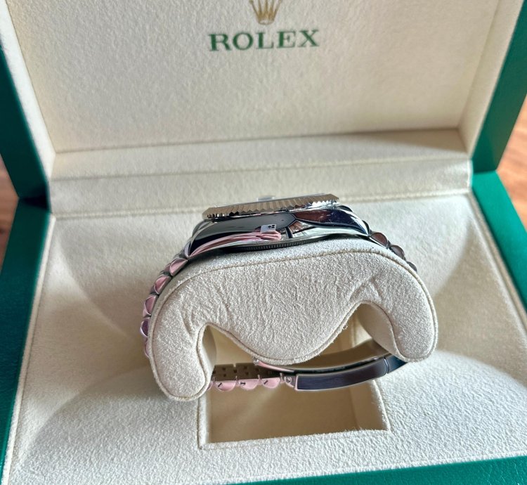 Rolex Sky-dweller 2025 Mint Green Sky-dweller On Jubilee - Complete - 336934