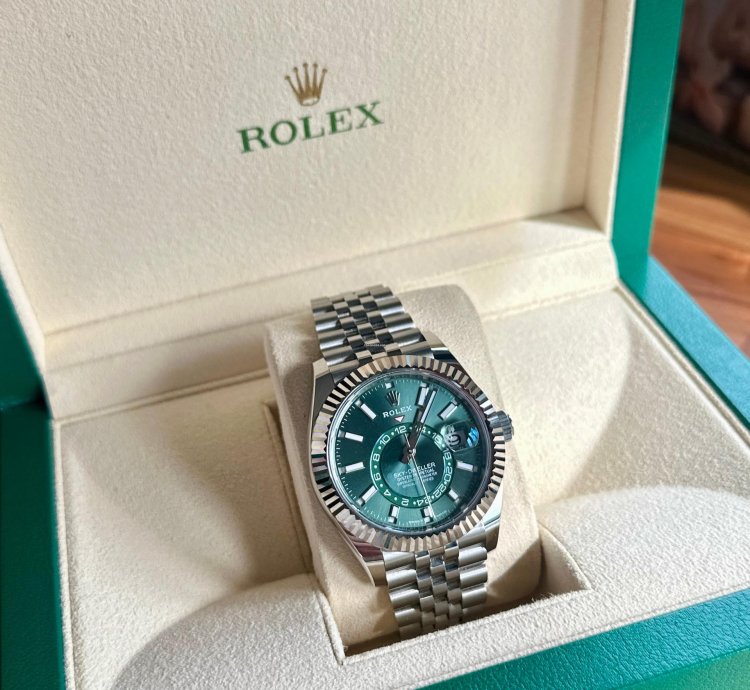 Rolex Sky-dweller 2025 Mint Green Sky-dweller On Jubilee - Complete - 336934