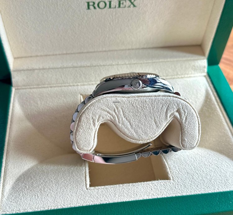 Rolex Sky-dweller 2025 Mint Green Sky-dweller On Jubilee - Complete - 336934