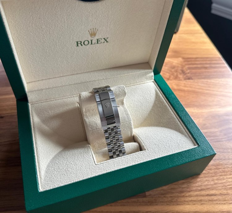 Rolex Sky-dweller 2025 Mint Green Sky-dweller On Jubilee - Complete - 336934