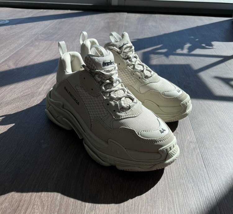 Balenciaga Triple Beige Immaculate