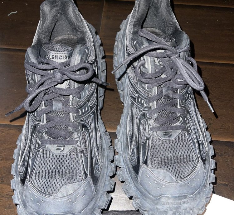 Balenciaga Triple Black Defender Size 10 Runner Track