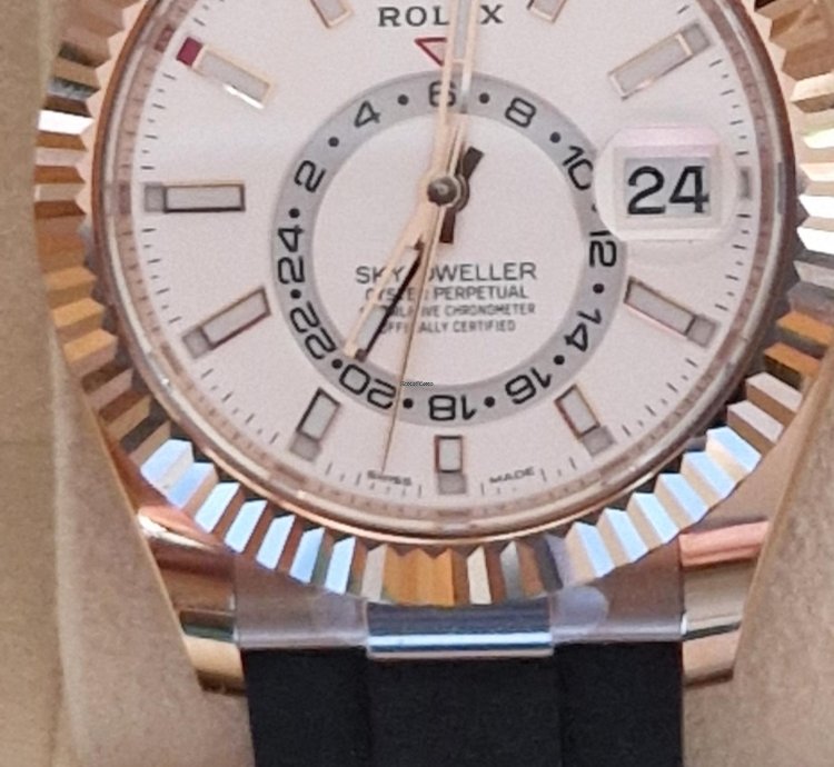Rolex Sky-dweller 326235