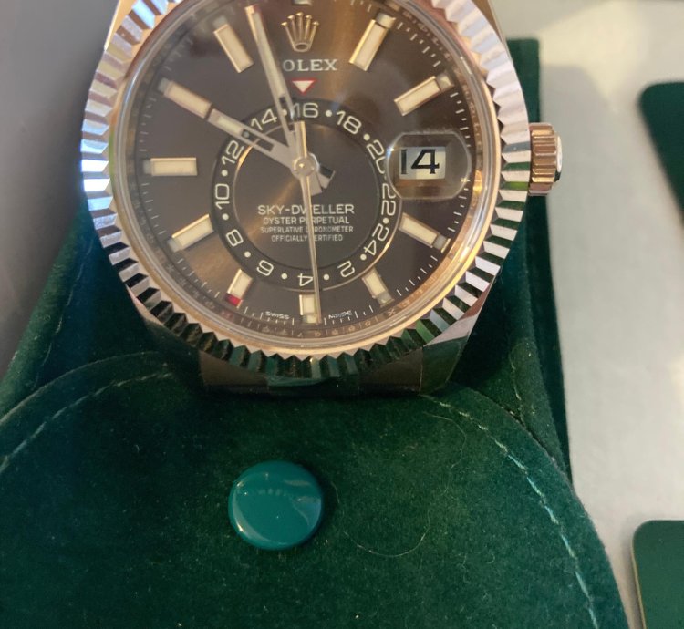 Rolex Sky-dweller 326235-0002