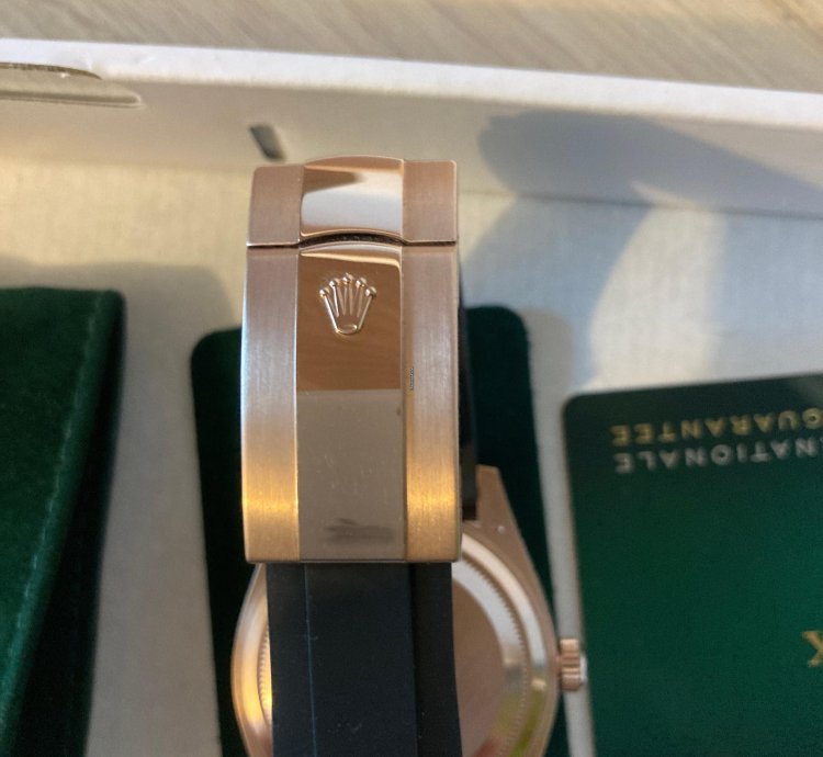 Rolex Sky-dweller 326235-0002