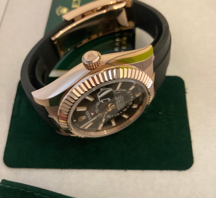 Rolex Sky-dweller 326235-0002