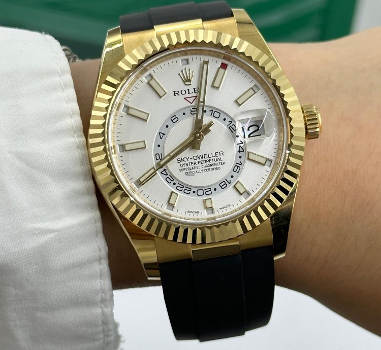 Rolex Sky-dweller 326238 White Dial Yellow Gold Oysterflex