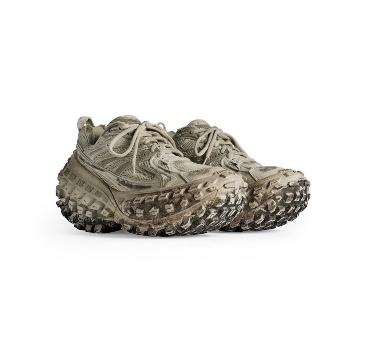 Defender Bouncer Worn Out Sneakers
