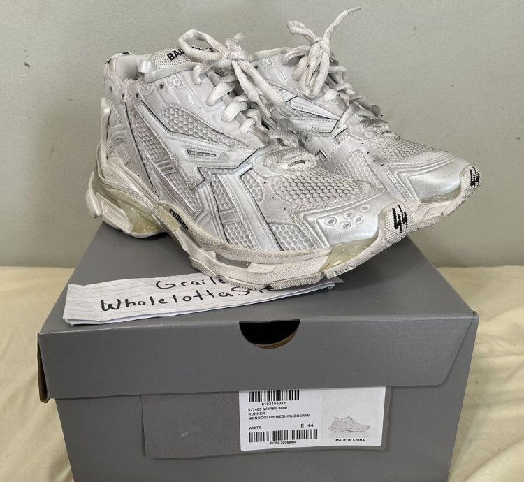 Last Drop Balenciaga Runner White Size 44 Brand New
