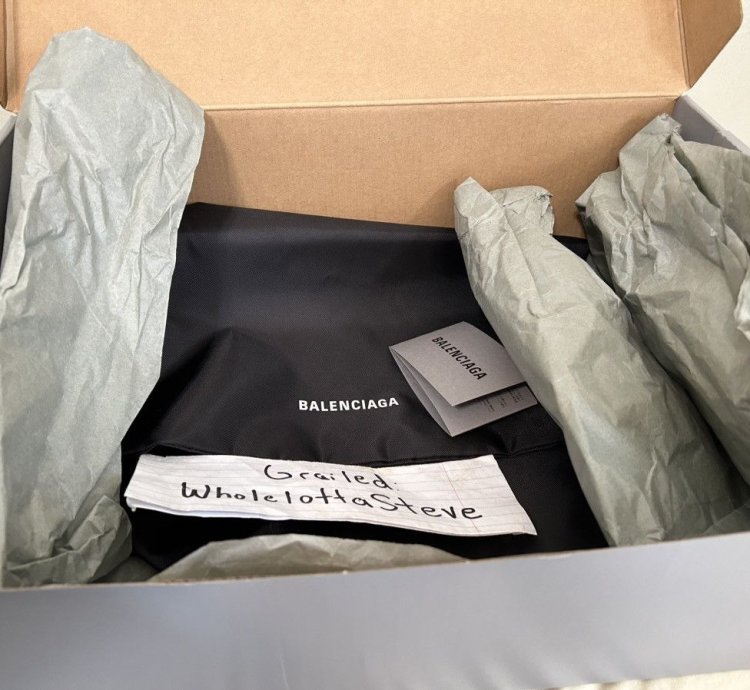 Last Drop Balenciaga Runner White Size 44 Brand New