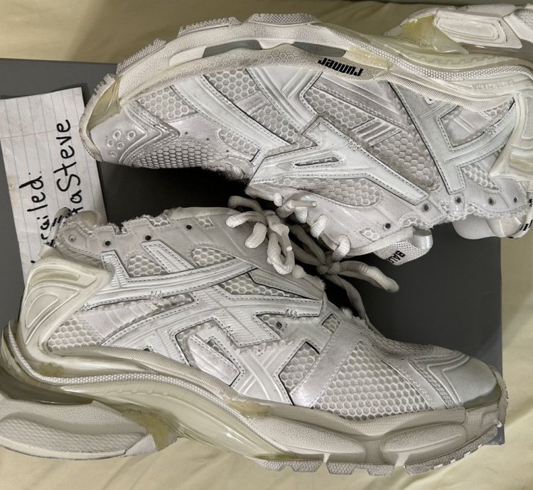 Last Drop Balenciaga Runner White Size 44 Brand New