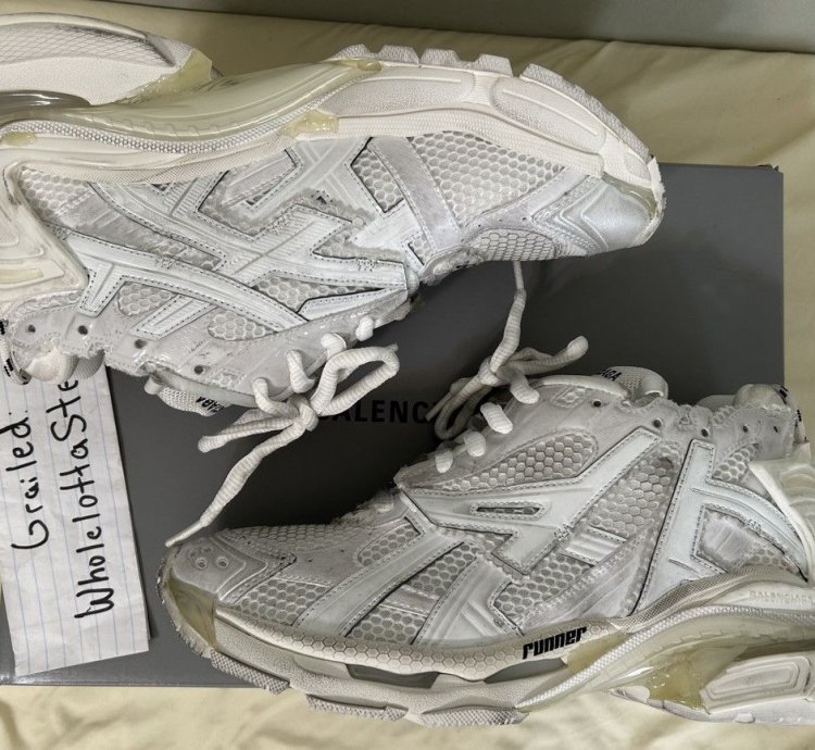 Last Drop Balenciaga Runner White Size 44 Brand New