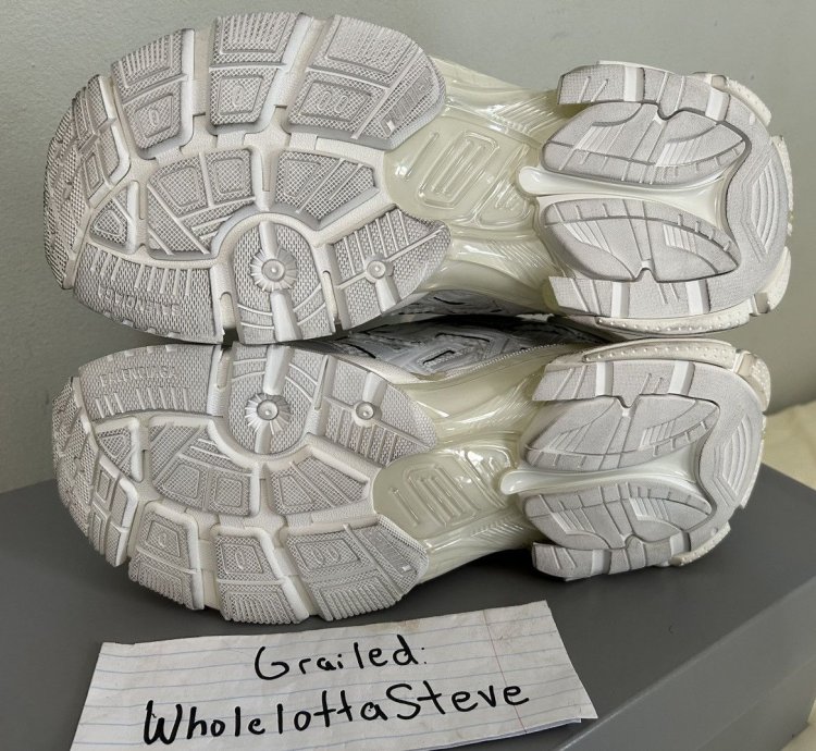 Last Drop Balenciaga Runner White Size 44 Brand New