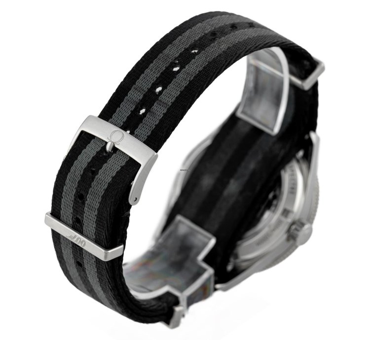 Omega Seamaster 300 Spectre Limited Edition Ref 233 32 41 21 01 001 Full Set Bracelet