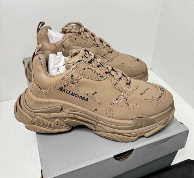 New Balenciaga Men Size 40 Triple Allover Logo Sneaker