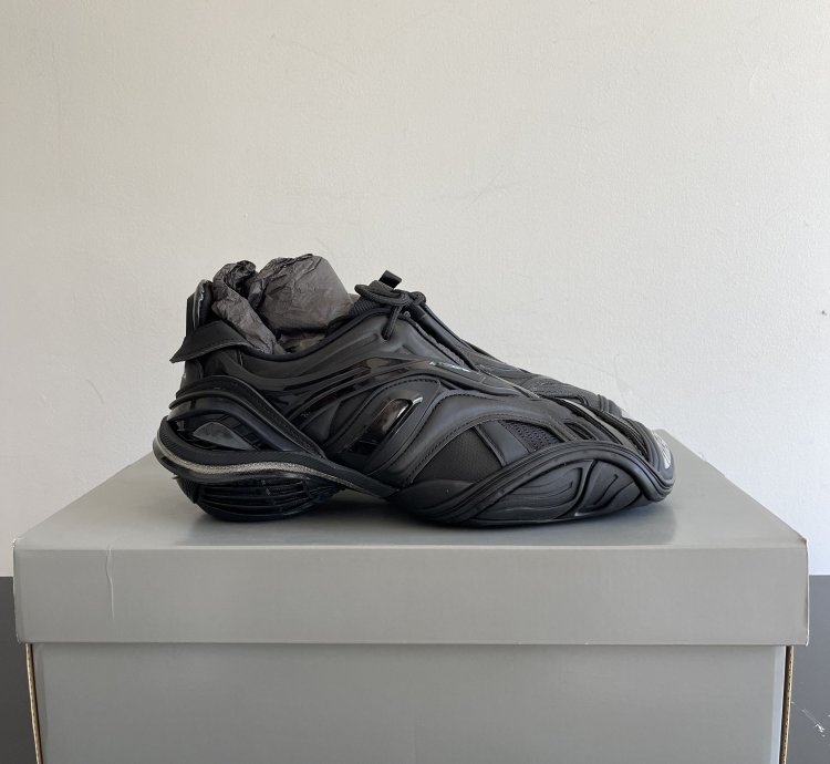 New In Box Tyrex Sneakers 42 Us 9