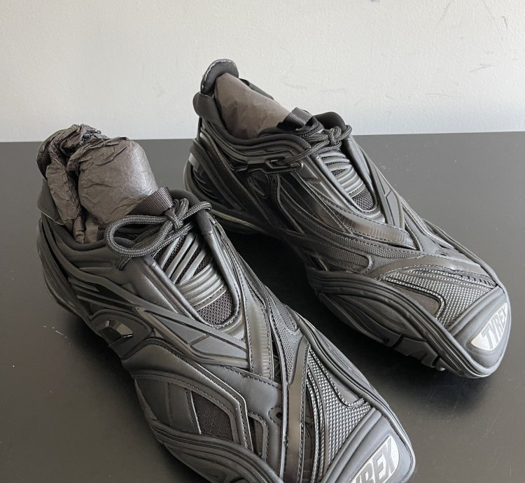 New In Box Tyrex Sneakers 42 Us 9