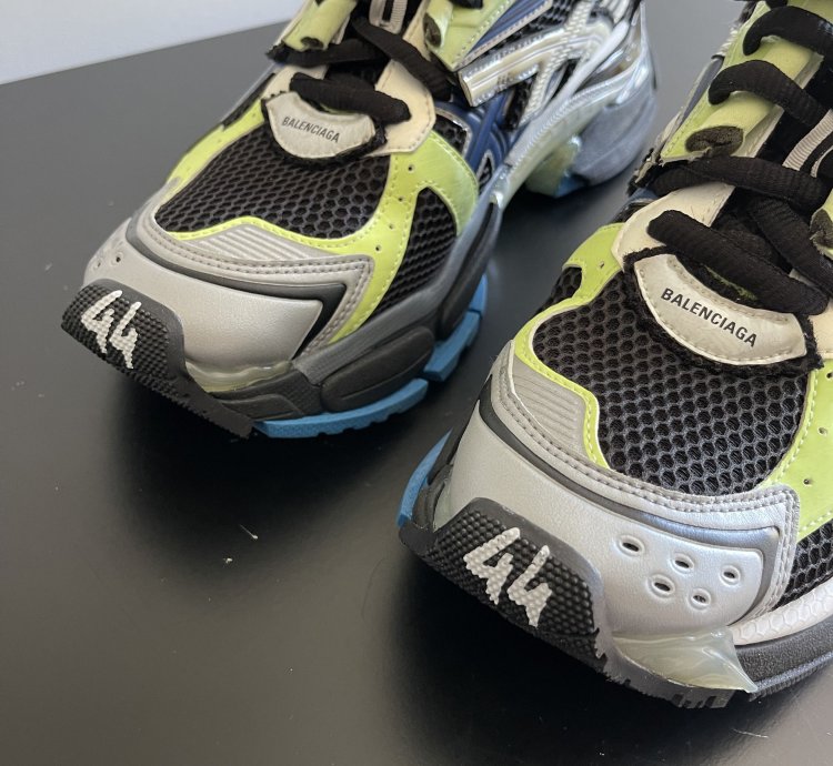 New Og Winter 21 Runner Sneakers 44 Us 11