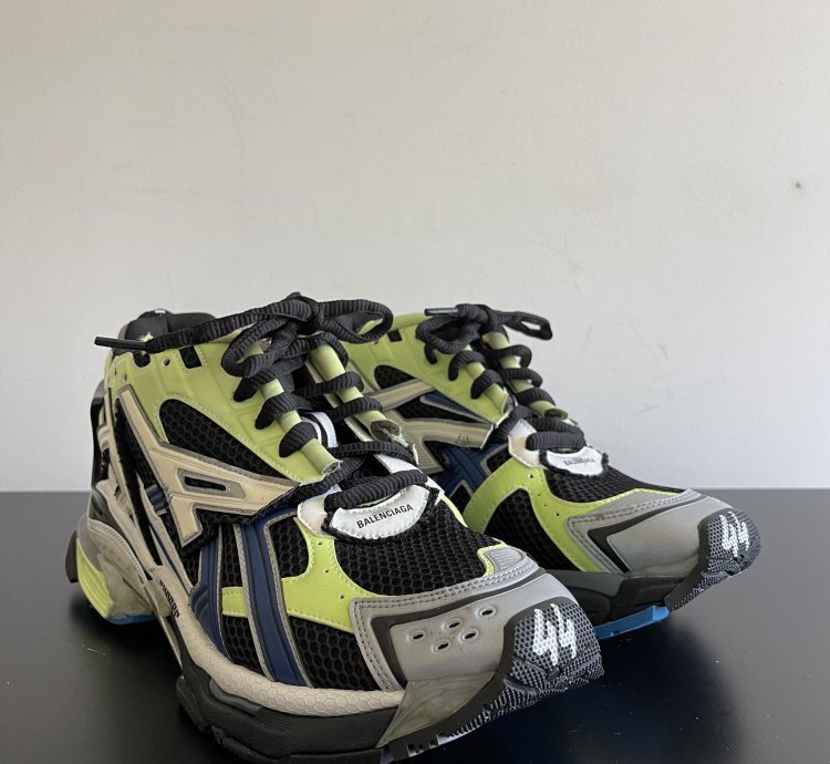 New Og Winter 21 Runner Sneakers 44 Us 11