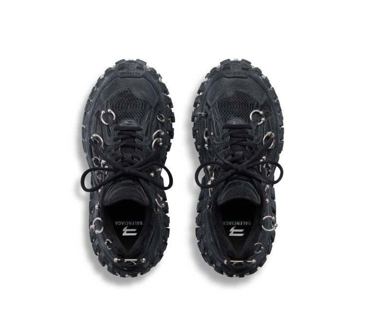 O1la1rc1a0325 Bouncer Screw Sneakers With Piercings In Black