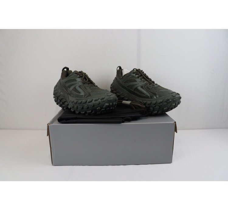 O1rshd1 Monocolor Rubber Mesh Defender Sneakers In Kaki
