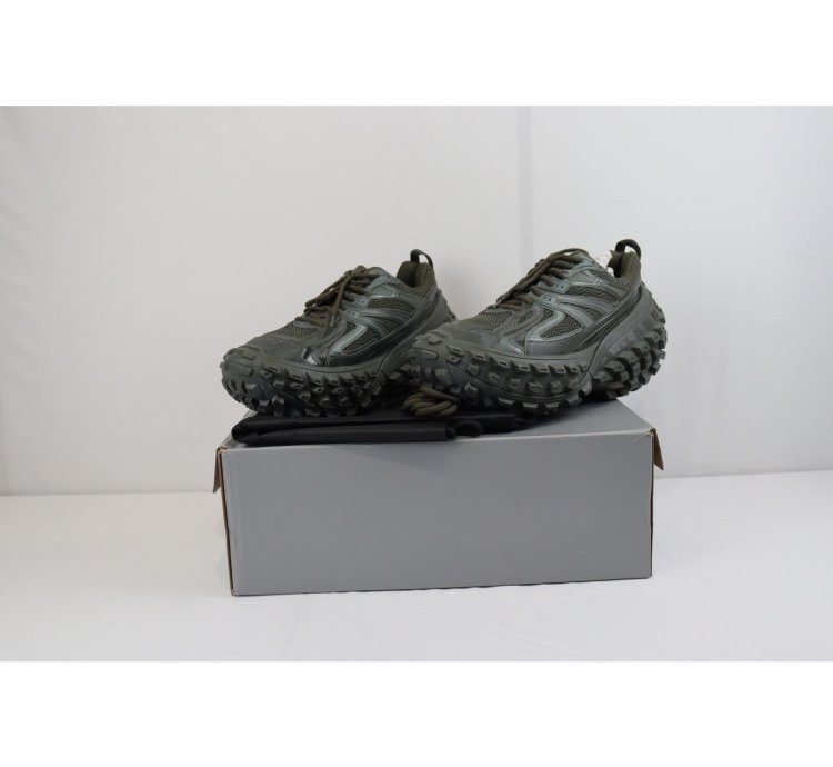 O1rshd1 Monocolor Rubber Mesh Defender Sneakers In Kaki