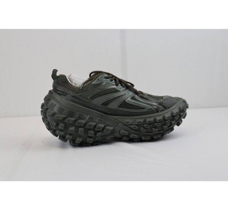 O1rshd1 Monocolor Rubber Mesh Defender Sneakers In Kaki