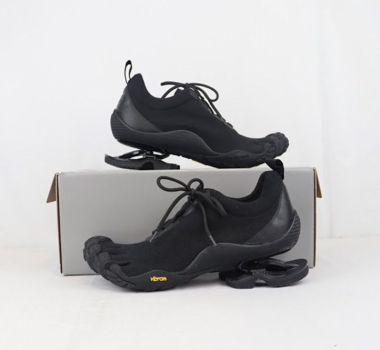 O1rshd1 Toe Low Top Sneakers In Black
