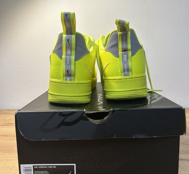 Air Force 1 Lv8 Utility Volt