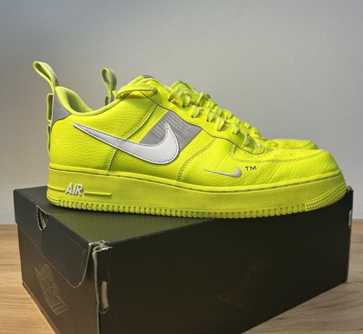 Air Force 1 Lv8 Utility Volt