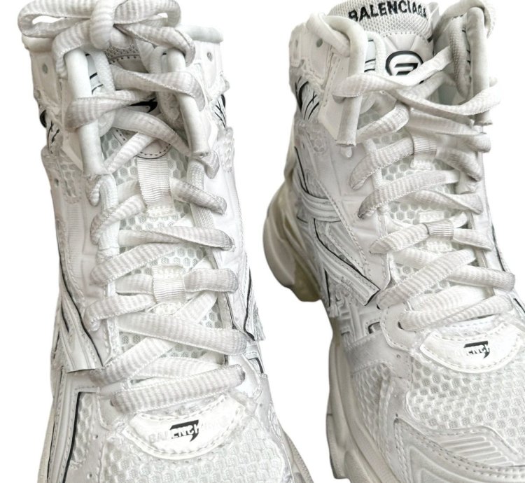 White High Top Mid Runner
