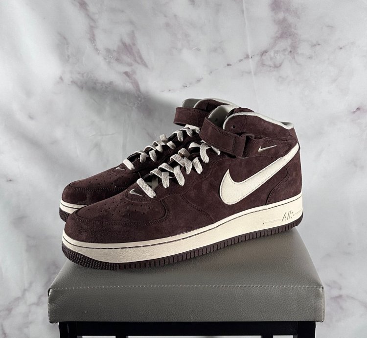 Air Force 1 Mid Qs Chocolate