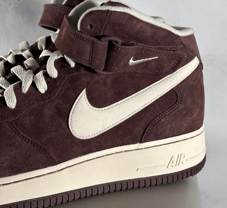 Air Force 1 Mid Qs Chocolate