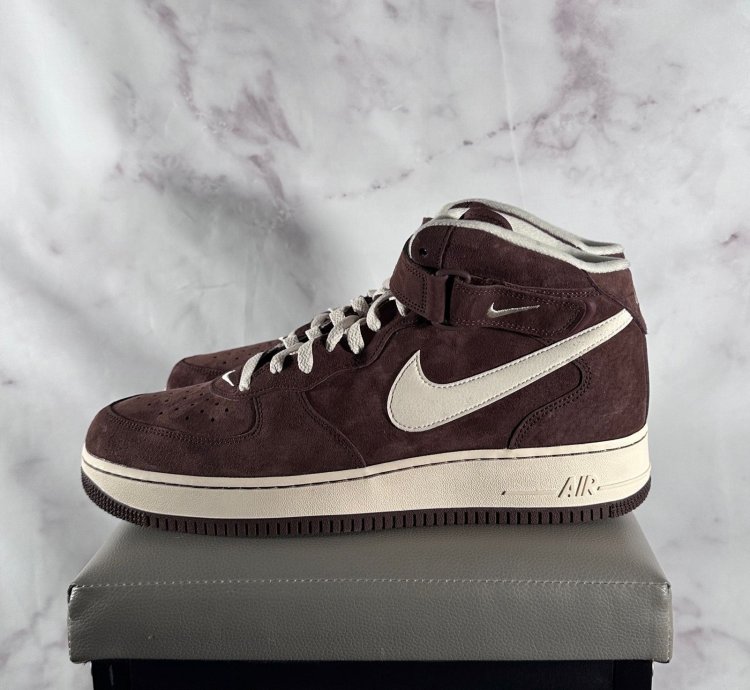 Air Force 1 Mid Qs Chocolate