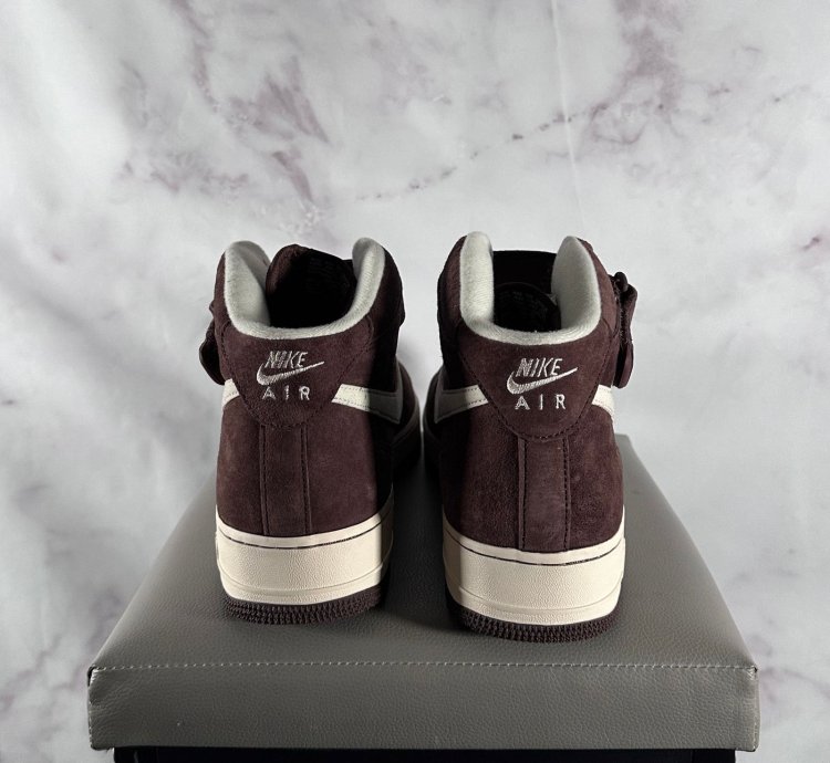 Air Force 1 Mid Qs Chocolate