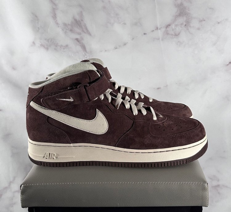 Air Force 1 Mid Qs Chocolate