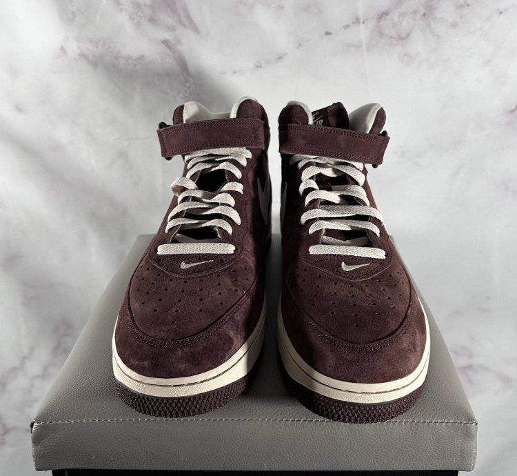 Air Force 1 Mid Qs Chocolate