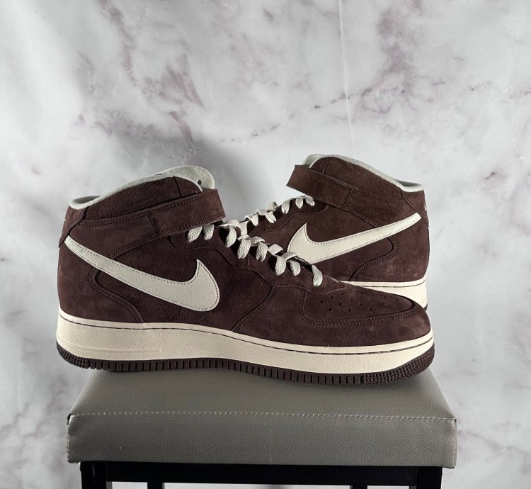 Air Force 1 Mid Qs Chocolate